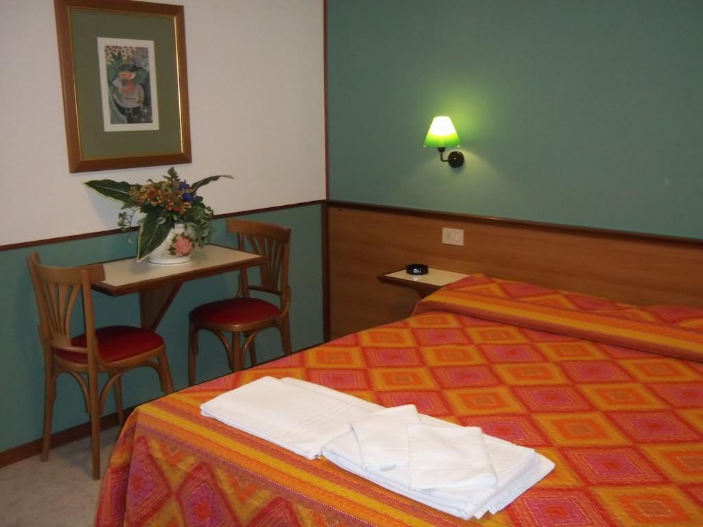 Villa Romana Lignano Sabbiadoro Phòng bức ảnh